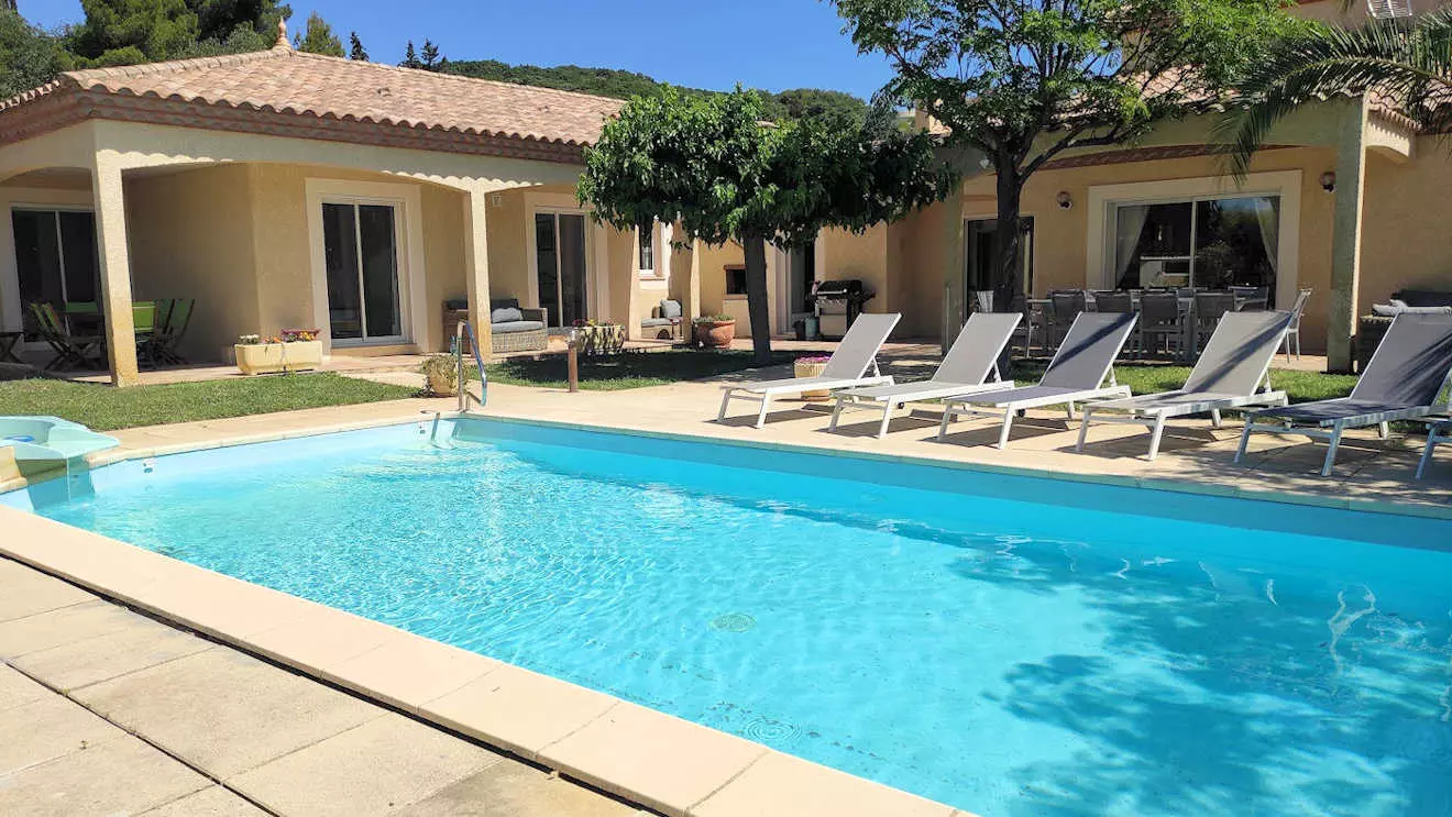 Large house to rent in France